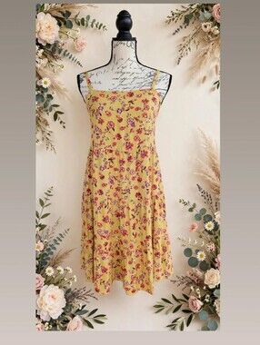Yellow Floral Dress with Spaghetti Straps🌼🧡🤍
